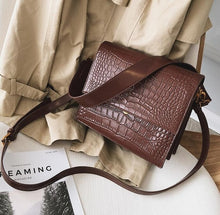 Load image into Gallery viewer, Fashion Crocodile Chains Women's Designer Handbags High Quality PU Leather Women Totes Ladies Alligator Shoulder Crossbody Bags